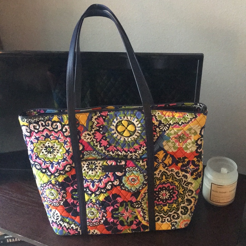 Vera Bradley Trimmed Vera Tote in Rio NWOT